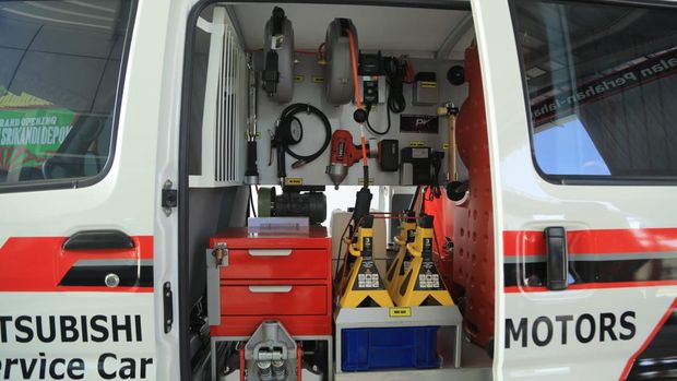 Mitsubishi L100 EV versi mobil servis dealer.