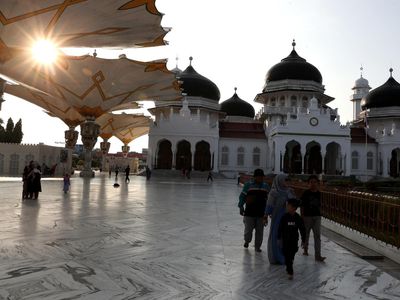 Ngabuburit di Masjid Raya Baiturrahman Aceh