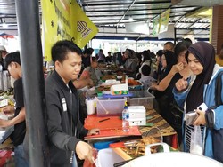 Hari Pertama Puasa, Pasar Takjil Benhil Ramai Didatangi Pemburu Takjil