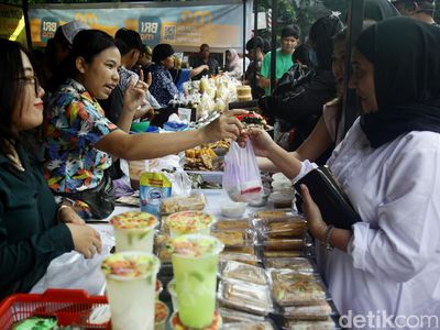 Ramainya Pasar Takjil Benhil di Hari Pertama Puasa