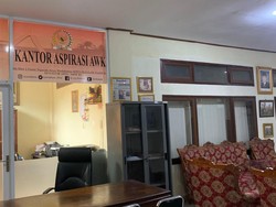 AWK Belum Kosongkan Ruang Kerja meski Dipecat sebagai Anggota DPD