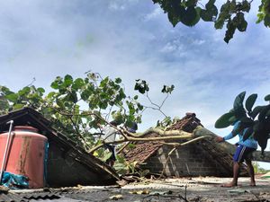 Rumah Warga Gandusari Blitar Roboh Disapu Angin Kencang Rumah Warga Gandusari Blitar Roboh Disapu Angin Kencang