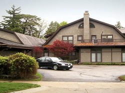 Penampakan Rumah Warren Buffet yang Sahamnya Anjlok 99% di Bursa NYSE