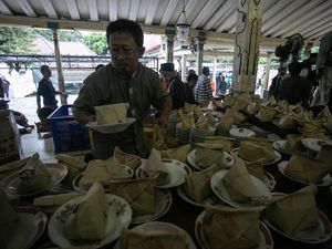 Sibuknya Masjid Gedhe Yogyakarta Siapkan Ribuan Takjil Buka Puasa