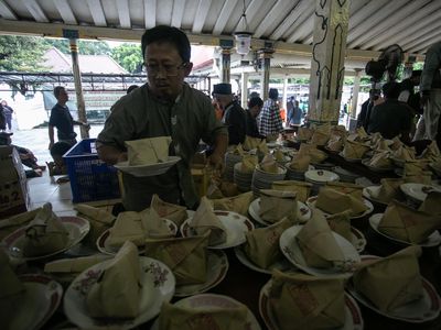 Sibuknya Masjid Gedhe Yogyakarta Siapkan Ribuan Takjil Buka Puasa