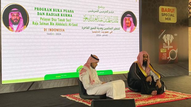 Masjid Istiqlal, Jakarta Pusat, menggelar program buka puasa bersama di hari pertama puasa Ramadan 2024, Selasa (12/3/2024). Turut dihadiri Atase Kedubes Arab Saudi di Jakarta.