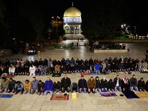 Suasana Salat Tarawih Masjid Al-Aqsa di Tengah Pembatasan Israel
