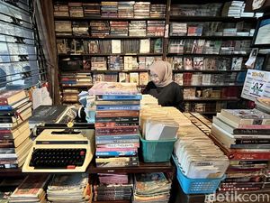 Ngabuburit di Taman Bacaan Hendra, Perpustakaan Legendaris di Bandung Ngabuburit di Taman Bacaan Hendra, Perpustakaan Legendaris di Bandung