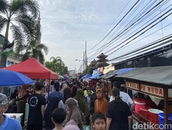 Warga Padati Pasar Takjil Timah Depok, Berburu Menu Buka Puasa