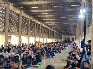 Cerita Perantau Coba Obati Rindu Keluarga Lewat Bukber di Masjid Istiqlal