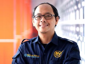 Kisah Yudho Dosen Berprestasi UNS: Penjual Asongan, Nulis, Bisnis, dan Mengajar Kisah Yudho Dosen Berprestasi UNS: Penjual Asongan, Nulis, Bisnis, dan Mengajar