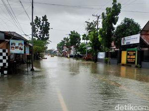 Akses Jalur Arosbaya Bangkalan Lumpuh Dampak Banjir Meluas Akses Jalur Arosbaya Bangkalan Lumpuh Dampak Banjir Meluas