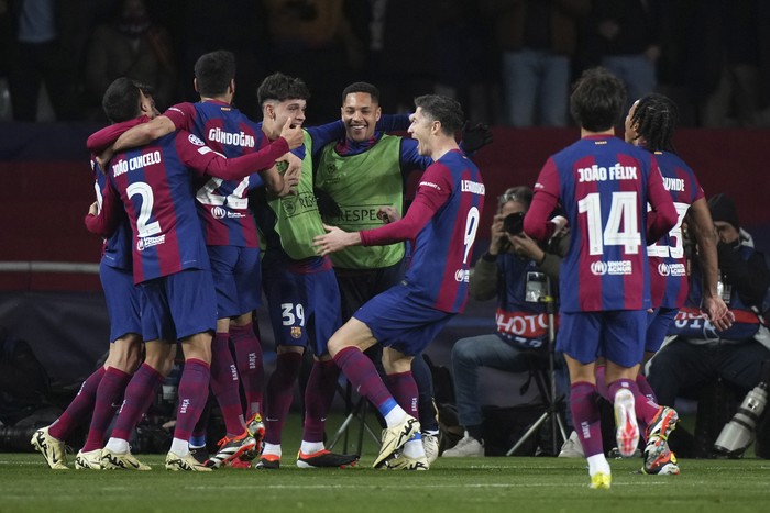 Barcelonas Robert Lewandowski, third right, celebrates with his teammates after scoring his sides third goal during the Champions League, round of 16, second leg soccer match between Barcelona and SSC Napoli at the Olympic Lluis Companys stadium in Barcelona, Spain, Tuesday, March 12, 2024. (AP Photo/Emilio Morenatti)