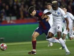 Pau Cubarsi: Debut Liga Champions, Lolos dari Penalti, Jadi Pemain Terbaik
