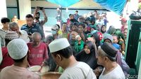 Berburu Bubur Muhdhor Saat Ramadan di Tuban