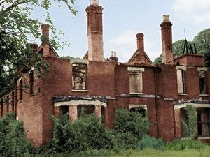 Begini Wujud Rumah Hantu Terseram Inggris Tempat Anak Ditampar Setan