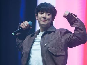 Lihat Lagi Lesung Pipi Chanyeol EXO Pas Mampir ke ICE BSD Yuk!