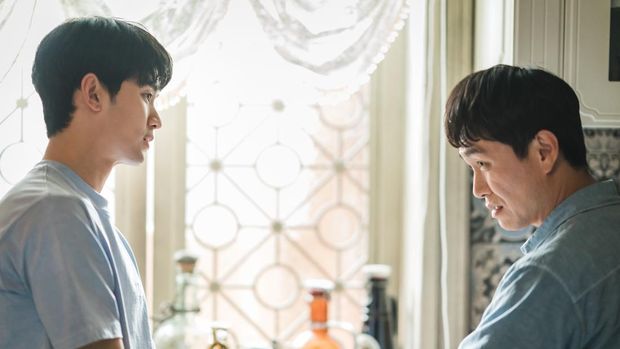 Drama Korea It's Okay to Not Be Okay (2020) Kim Soo-hyun dan Oh Jung-se sebagai Moon Kang-tae dan Moon Sang-tae dalam drama Korea It's Okay to Not Be Okay (2020). (tvN)