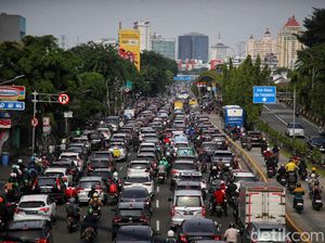 Potret Jakarta Kembali Macet di Hari Kedua Ramadan