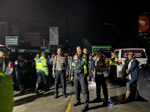 Banjir Bangkalan Belum Bisa Dilewati, Polisi: Ketinggian Masih 1 Meter Banjir Bangkalan Belum Bisa Dilewati, Polisi: Ketinggian Masih 1 Meter