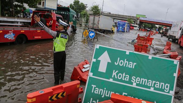 Jalur Pantura Semarang Kebanjiran, Begini Situasinya