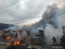 6 Bangunan di Ambon Terbakar Akibat Ledakan Tabung Gas, 1 Orang Luka Bakar