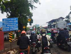 Lalin Jl TB Simatupang Macet Parah, Warga Harap Proyek Galian Cepat Tuntas