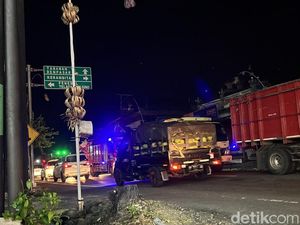 Jalan Denpasar-Gilimanuk Macet Parah Sepanjang 6,5 Km Jalan Denpasar-Gilimanuk Macet Parah Sepanjang 6,5 Km