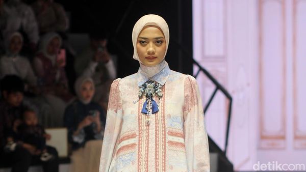 10 Koleksi Baju Lebaran dari Klamby, Busana Raya Motif Keindahan Indonesia