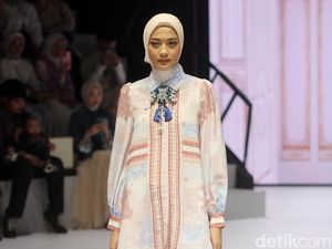 10 Koleksi Baju Lebaran dari Klamby, Busana Raya Motif Keindahan Indonesia