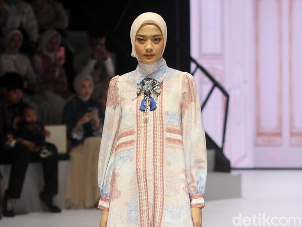 10 Koleksi Baju Lebaran dari Klamby, Busana Raya Motif Keindahan Indonesia