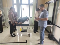 Kepergok Curi Motor Saat Sahur, Maling Bawa Pisau Terkapar Diamuk Massa