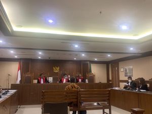Bacakan Pleidoi di Sidang BTS, Windi Purnama Ngaku Sebatas Kurir Uang Bacakan Pleidoi di Sidang BTS, Windi Purnama Ngaku Sebatas Kurir Uang