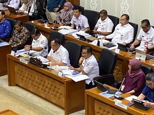 Mendagri Soal Gubernur DKJ: Dipilih Bukan Ditunjuk Mendagri Soal Gubernur DKJ: Dipilih Bukan Ditunjuk
