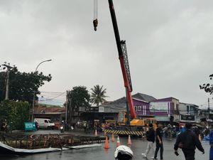 Reklame yang Roboh di Gedebage Ternyata Izinnya Sudah Kedaluwarsa Reklame yang Roboh di Gedebage Ternyata Izinnya Sudah Kedaluwarsa
