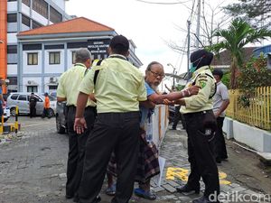 Heboh Pasien RSUD Jombang Kabur Dihentikan Satpam dan Perawat Heboh Pasien RSUD Jombang Kabur Dihentikan Satpam dan Perawat