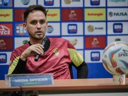 Liga 1: Respon Paul Munster Soal Wasit Persebaya vs Madura United