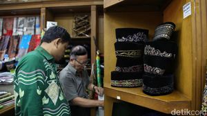 Penjualan Kopiah Meningkat Saat Ramadan, Ini Potretnya