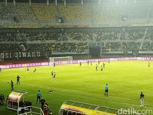 Liga 1: Babak Pertama Persebaya vs Madura United Masih Tanpa Gol Liga 1: Babak Pertama Persebaya vs Madura United Masih Tanpa Gol