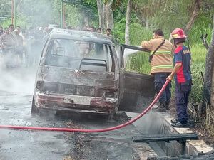Mobil Ludes Dilalap Api di Playen Gunungkidul, Sopir Terluka