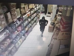 Polisi: Pelaku Pakai Mesin Las Bobol ATM di Minimarket Depok