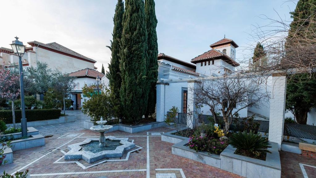 Potret Masjid Agung Granada di Spanyol Potret Masjid Agung Granada di Spanyol