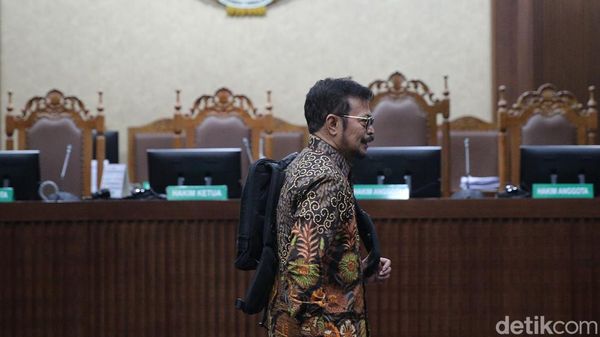 Potret SYL Jalani Sidang Eksepsi, Minta Dibebaskan dari Tahanan