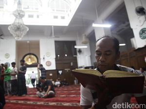 Potret Umat Islam Perbanyak Ibadah di Bulan Suci Ramadan Potret Umat Islam Perbanyak Ibadah di Bulan Suci Ramadan
