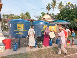 PUPR Salurkan Bantuan Air Bersih ke Wilayah Terdampak Banjir Sumbar