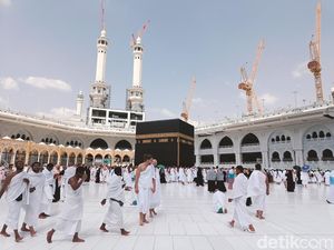 Apakah Pahala Sholat di Pelataran Masjidil Haram 100.000 Kali Lipat?