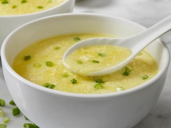 Resep Sup Telur Klasik yang Lembut Gurih Untuk Penghangat Badan