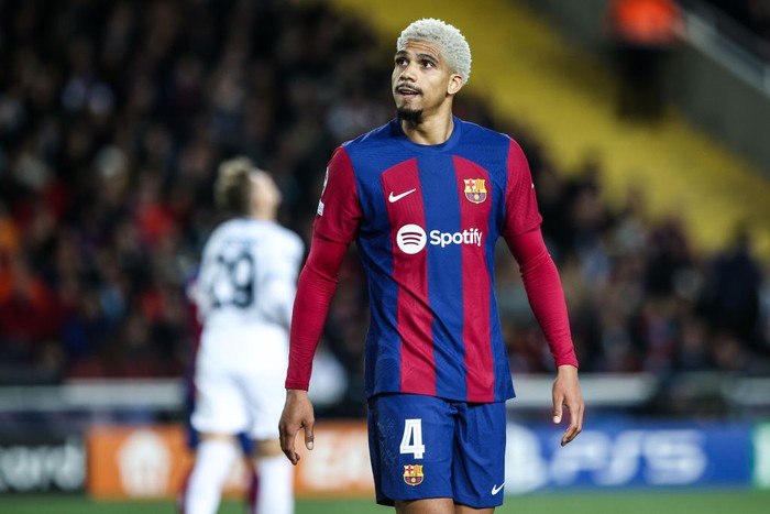 04 Ronald Araujo of FC Barcelona during the UEFA Champions League Round of 16 match between FC Barcelona v SSC Napoli at Estadi Olimpic Lluis Companys in Barcelona, Spain, on March 12th, 2024. (Photo by Gongora/NurPhoto via Getty Images)
