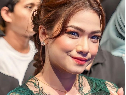 Artis yang Viral Digebrek Bareng Suami Orang Buka Suara, Begini Curhatnya Artis yang Viral Digebrek Bareng Suami Orang Buka Suara, Begini Curhatnya