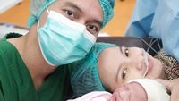 8 Foto Sabrina Anggraini Lahiran Anak Pertama, Belva Devara Setia Mendampingi